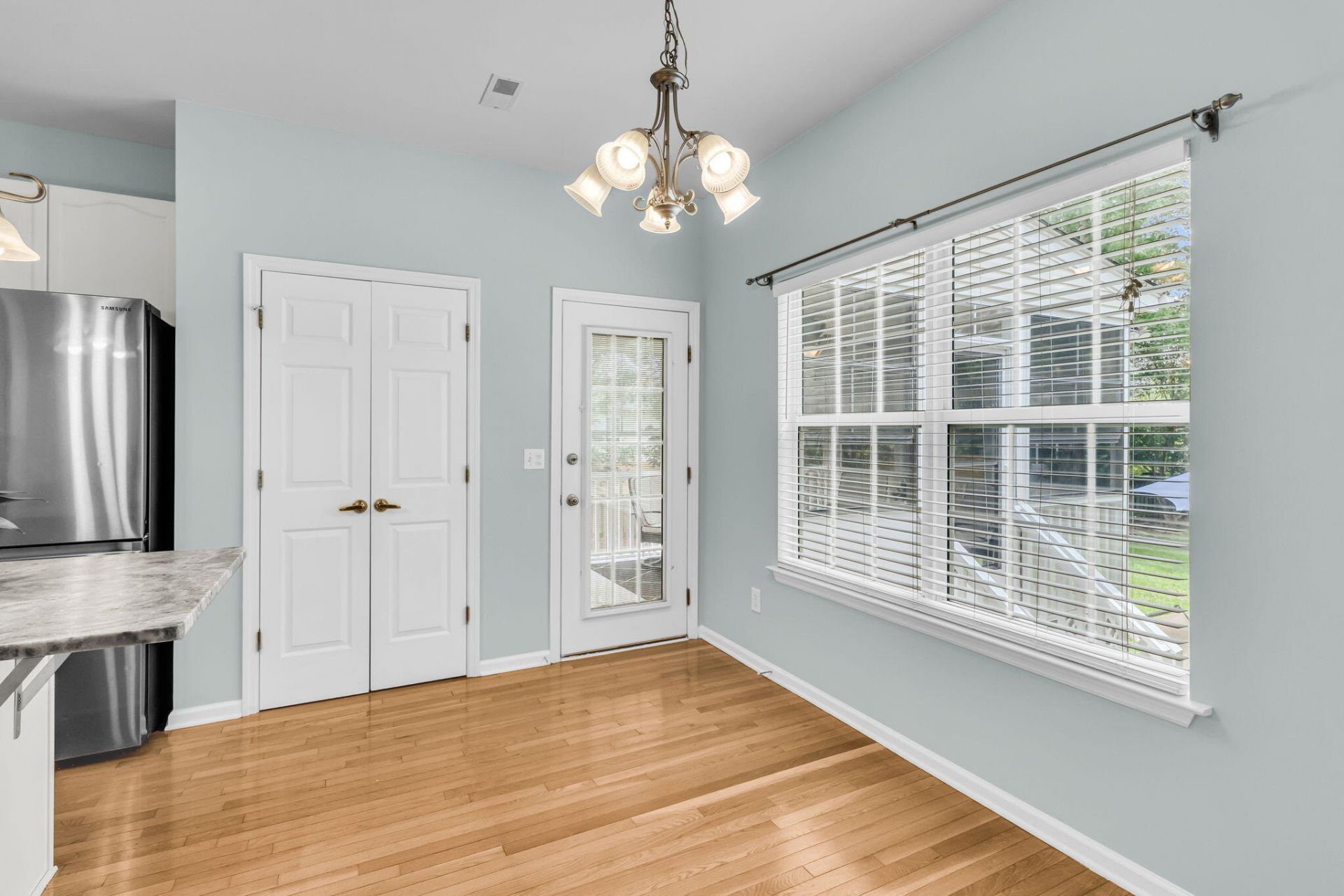2905 Leatherleaf Court Photo 21
