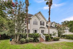 2905 Leatherleaf Court photo 4