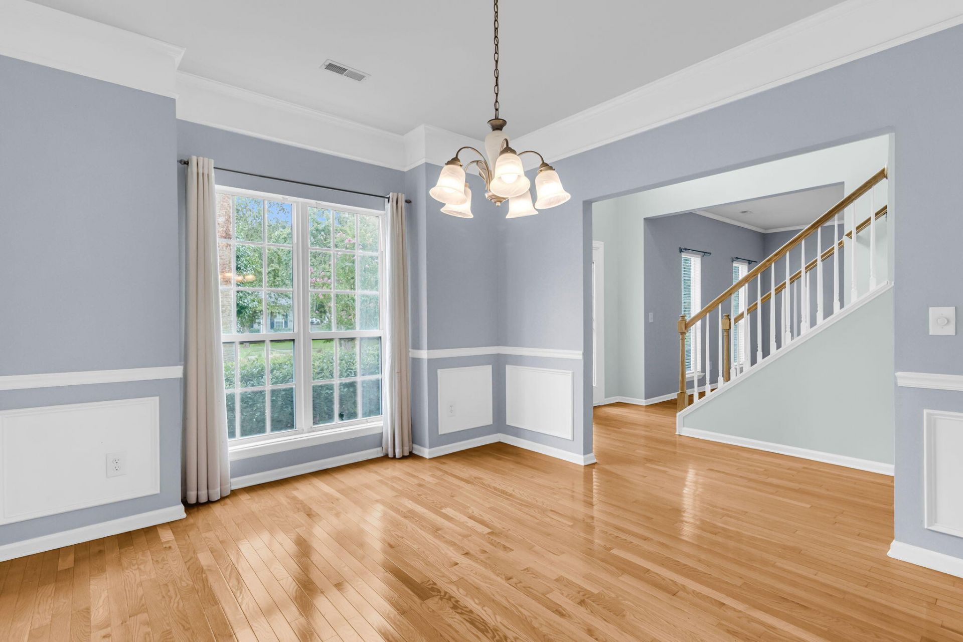 2905 Leatherleaf Court Photo 5