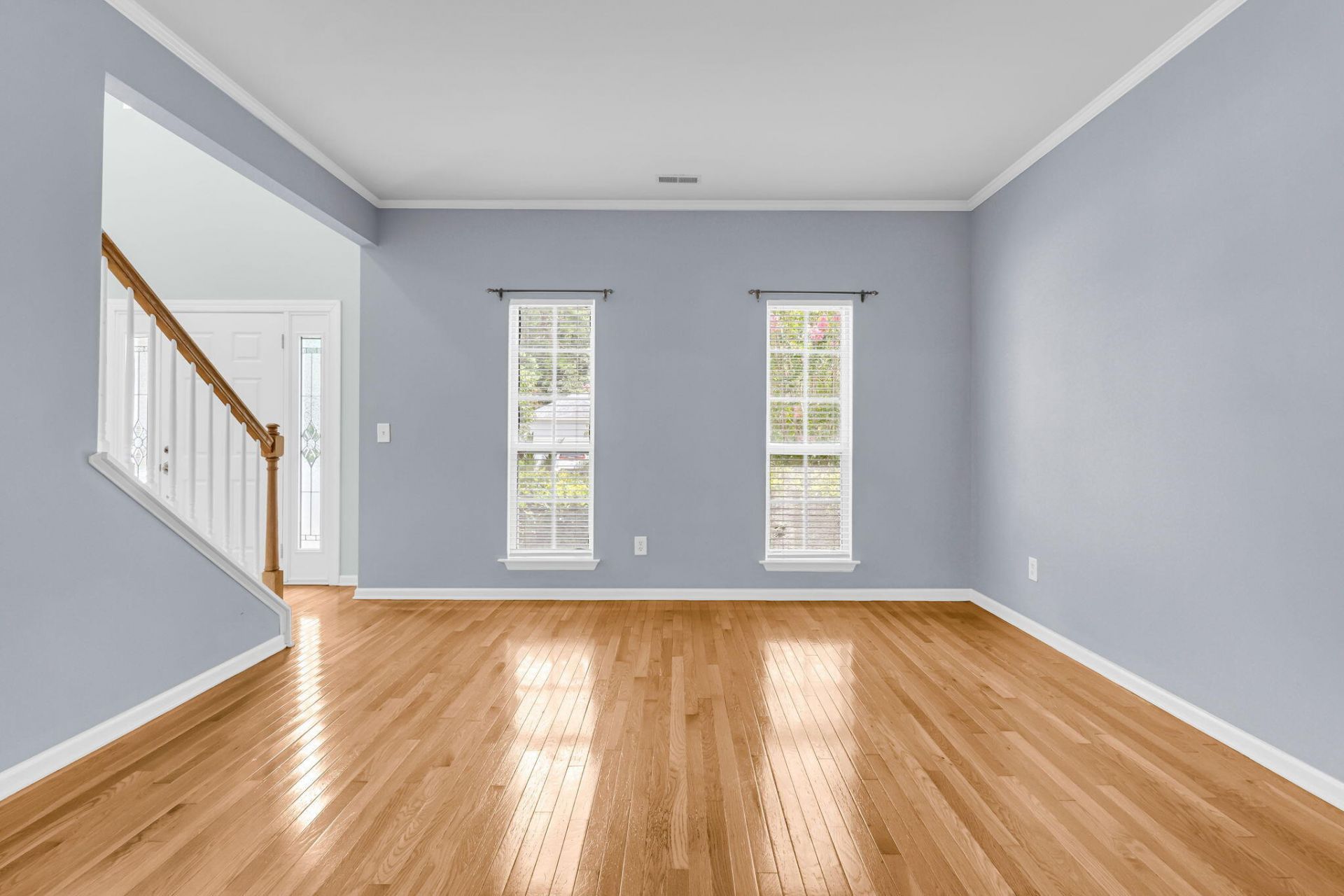 2905 Leatherleaf Court Photo 9