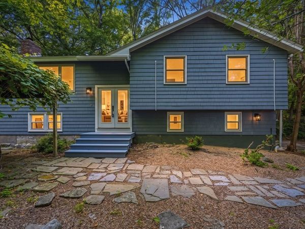 7 Hillcrest Dr, Acton, MA 01720