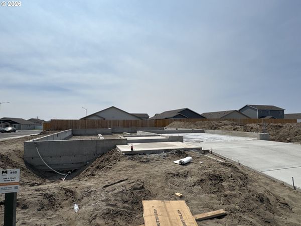896 E Maple Brook AVE, Hermiston, OR 97838