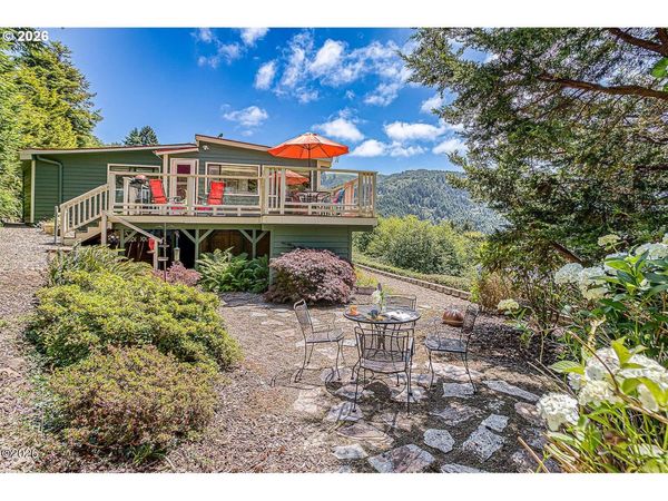 355 HORIZON HILL RD, Yachats, OR 97498