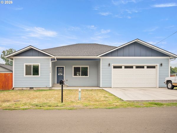 2704 N GREENWOOD ST, La Grande, OR 97850