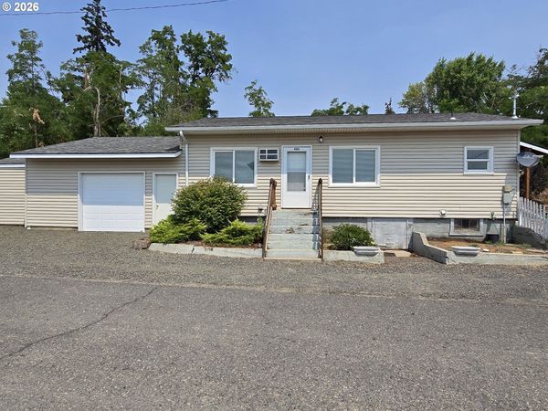 486 NW 2ND ST, Dufur, OR 97021