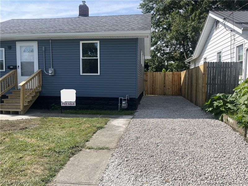 522 Courtland Street, Fairport Harbor, OH 44077 Photo 2
