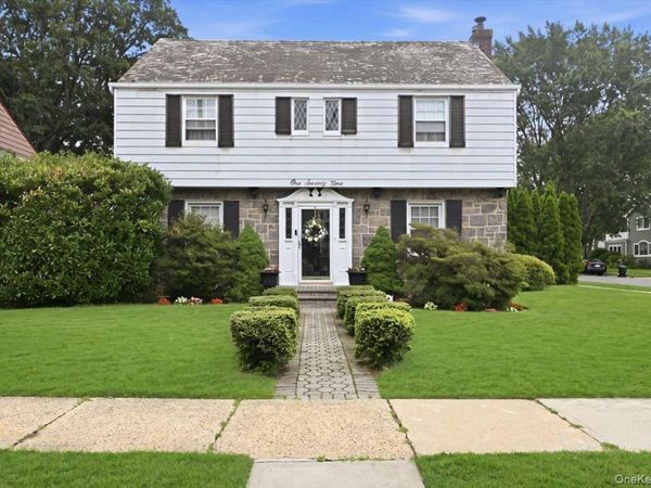 179 Locust Street , Floral Park, NY 11001