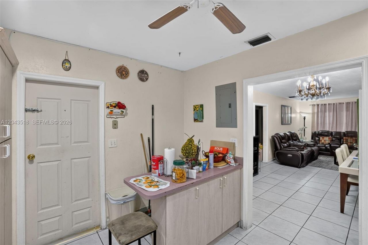 2815 NW 14th St, Miami, FL 33125 Photo
