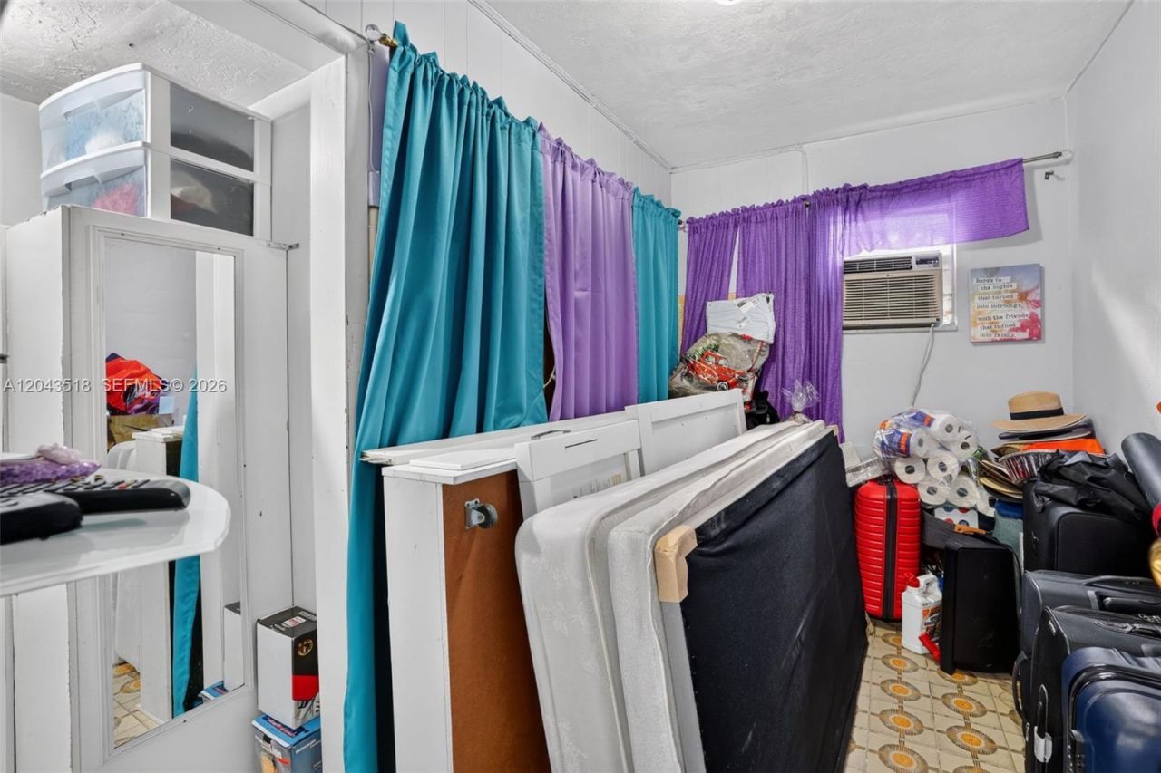 2815 NW 14th St, Miami, FL 33125 Photo