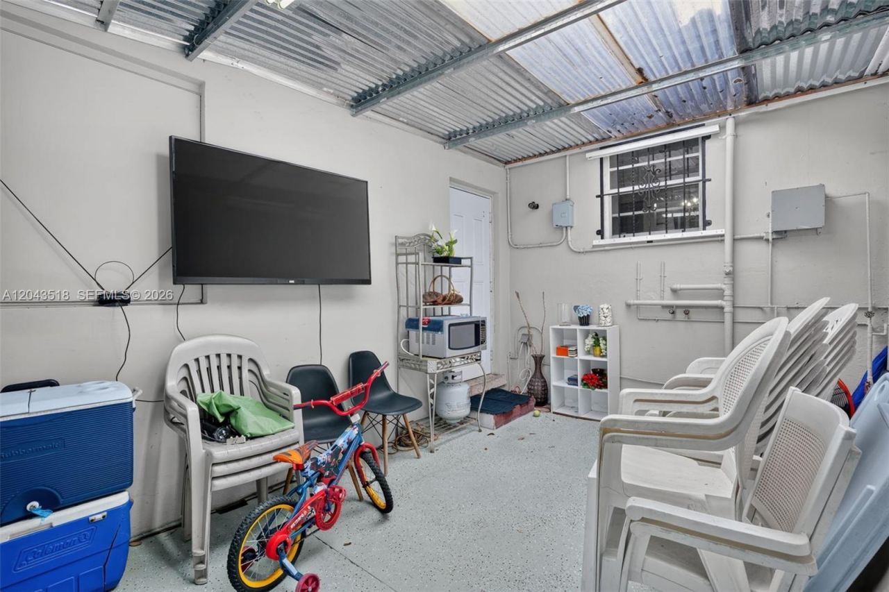 2815 NW 14th St, Miami, FL 33125 Photo