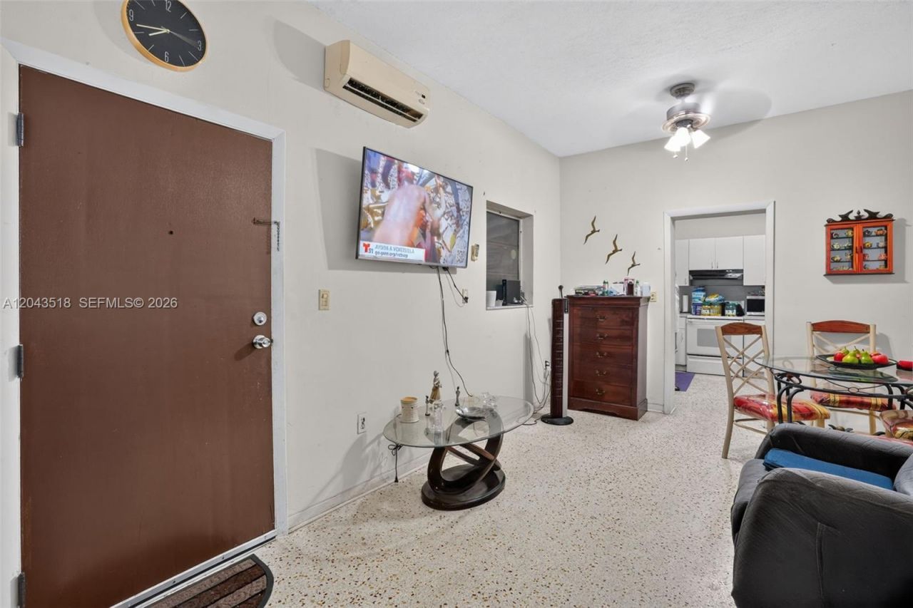 2815 NW 14th St, Miami, FL 33125 Photo