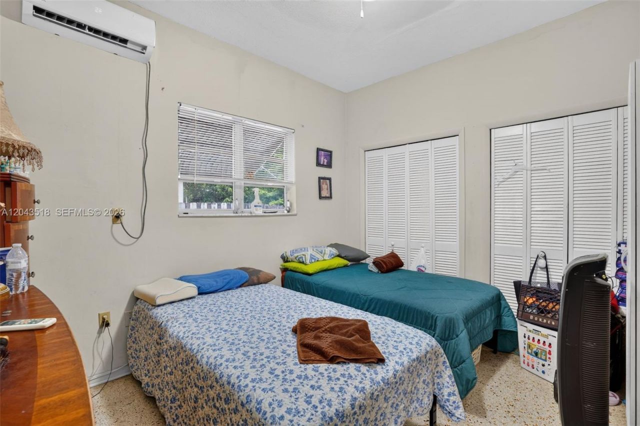 2815 NW 14th St, Miami, FL 33125 Photo