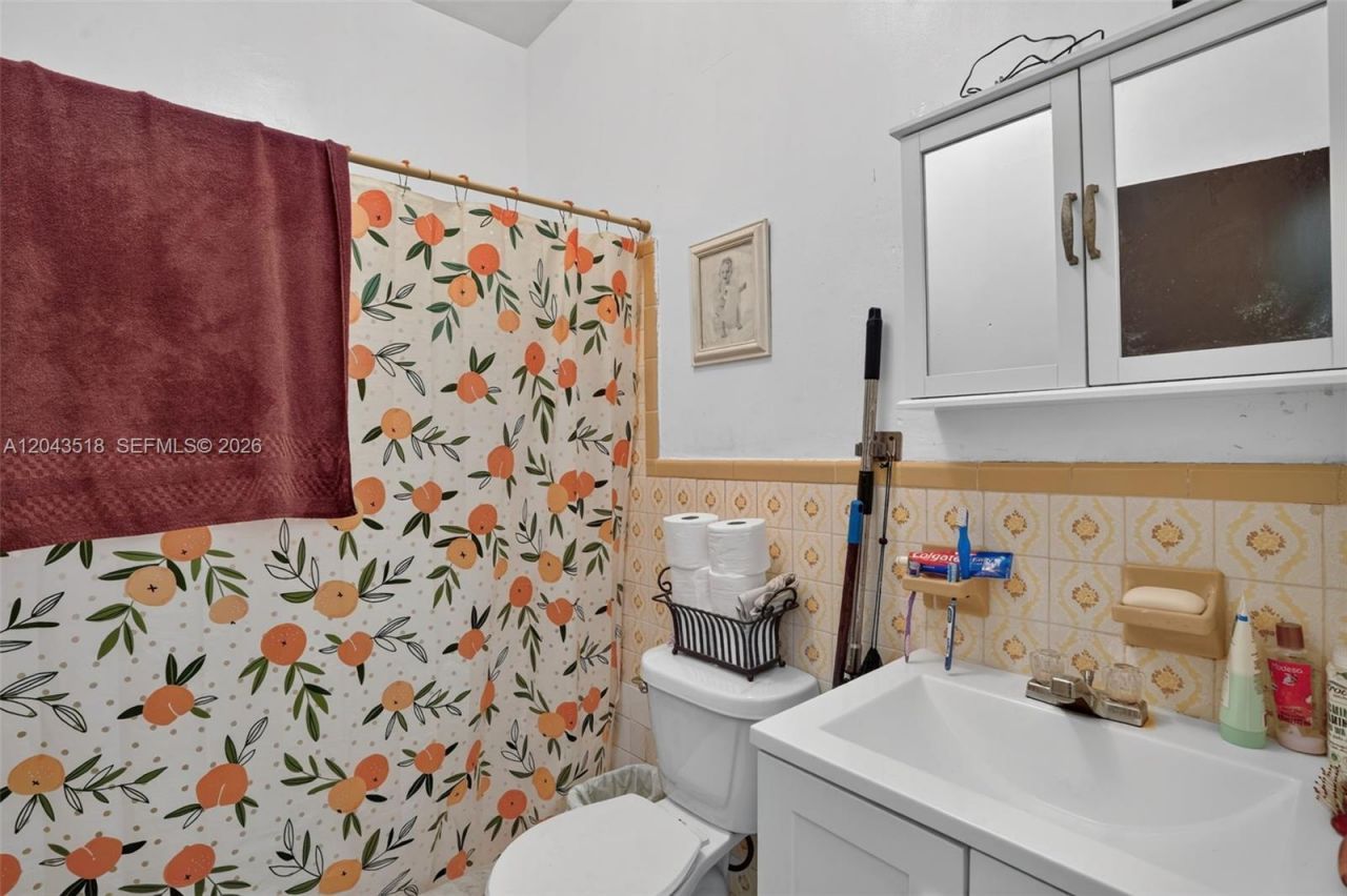 2815 NW 14th St, Miami, FL 33125 Photo