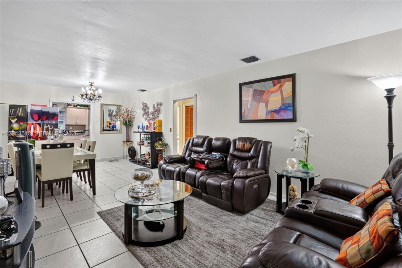 2815 NW 14th St, Miami, FL 33125 Photo