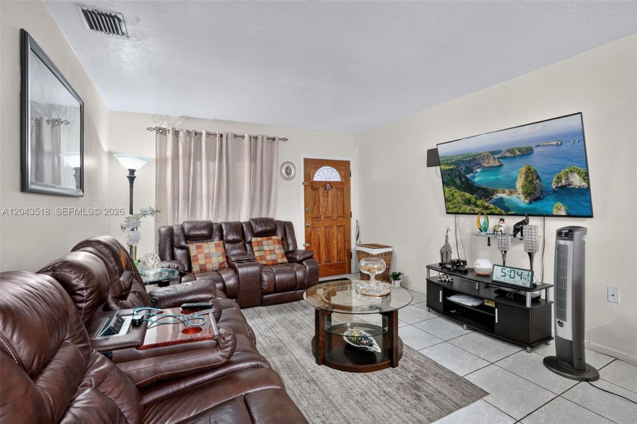 2815 NW 14th St, Miami, FL 33125 Photo