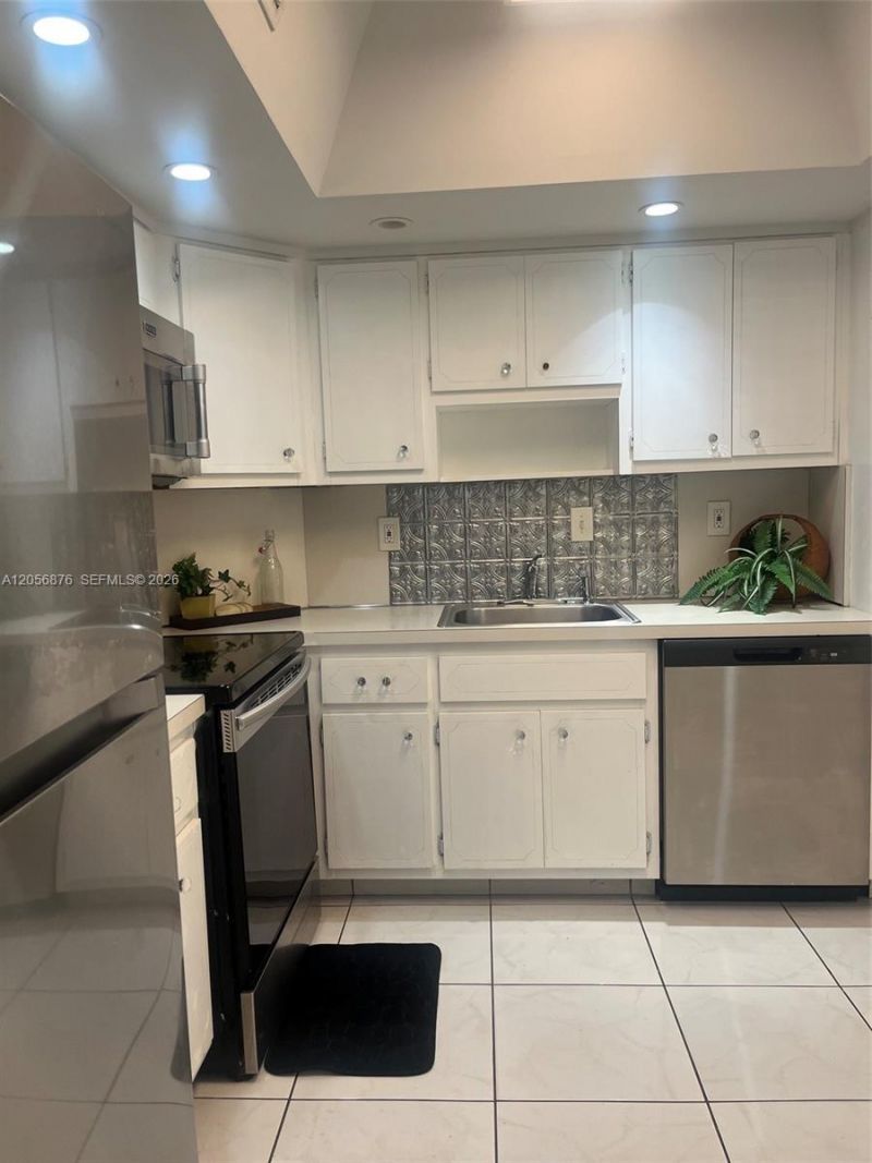 300 Bayview Dr, Unit 207, Sunny Isles Beach, FL 33160 Photo