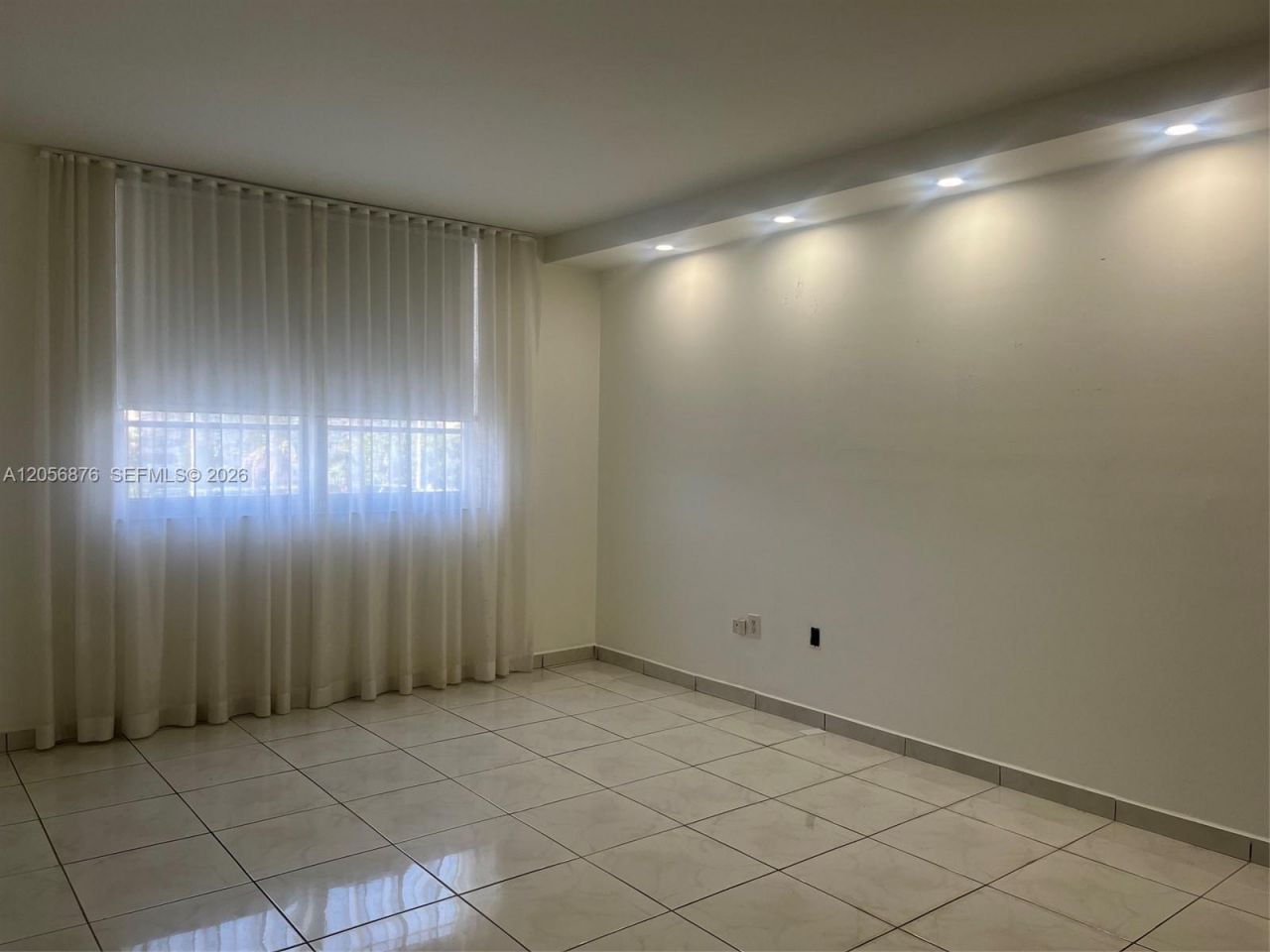 300 Bayview Dr, Unit 207, Sunny Isles Beach, FL 33160 Photo