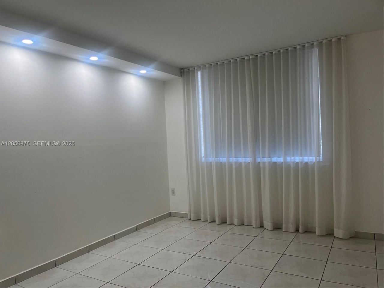300 Bayview Dr, Unit 207, Sunny Isles Beach, FL 33160 Photo