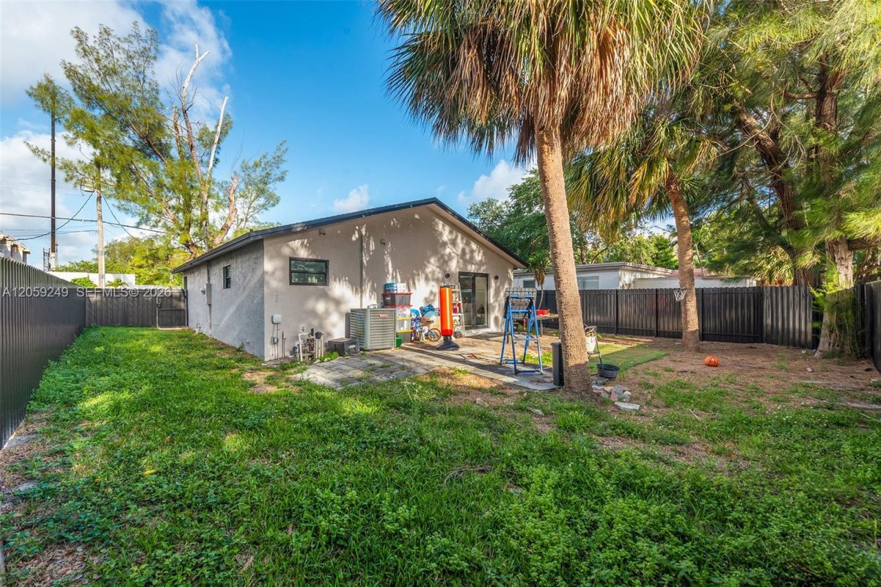 309 SE 3rd Ave , Hallandale Beach, FL 33009 Photo