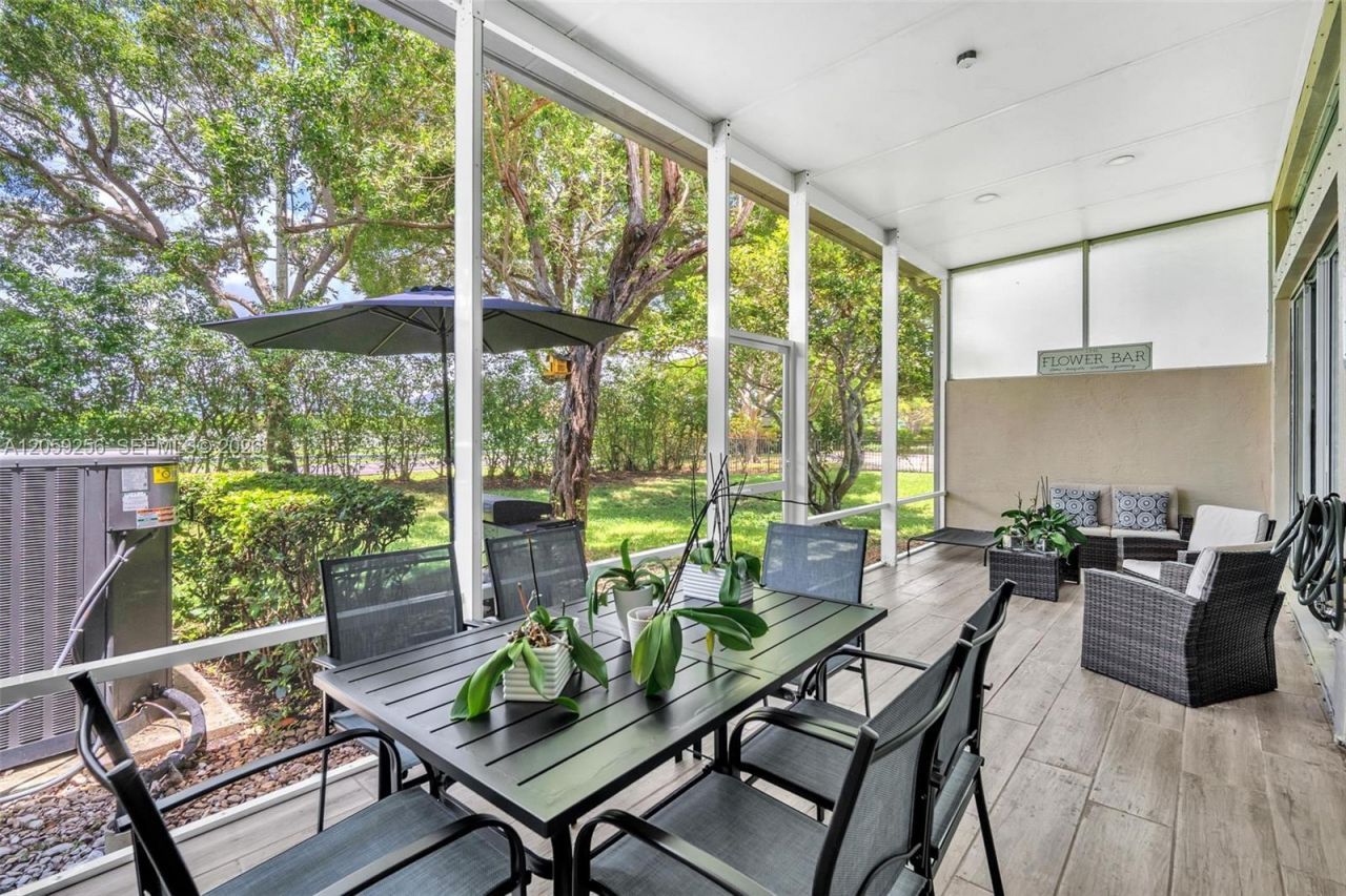 4983 W Madison Lakes Cir W, Davie, FL 33328 Photo