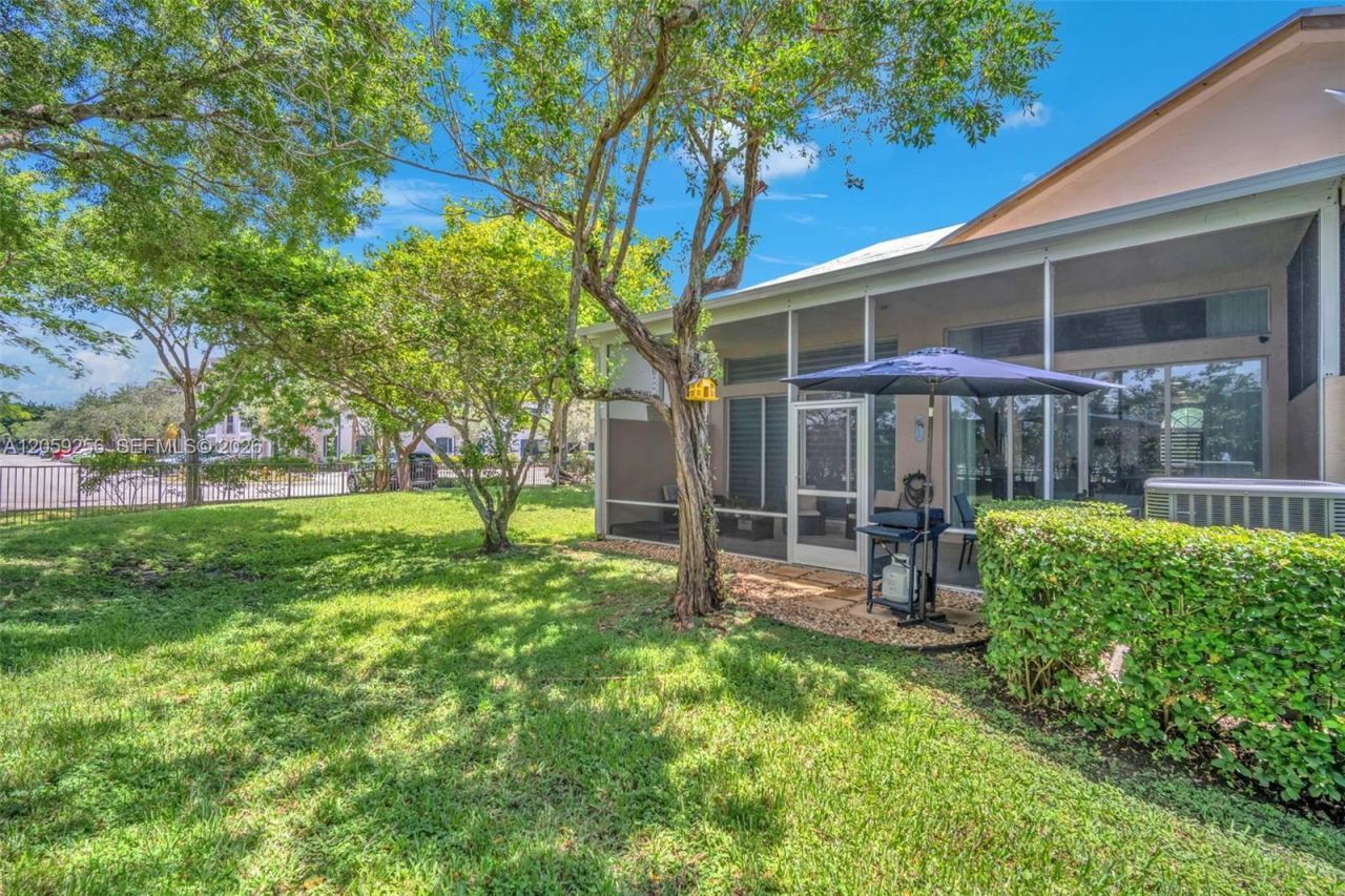 4983 W Madison Lakes Cir W, Davie, FL 33328 Photo