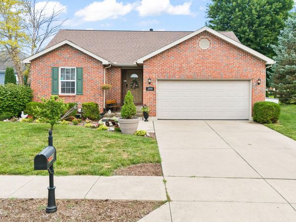 2490 Meadowpoint Drive, Troy, OH 45373