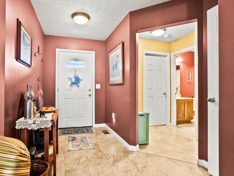 2490 Meadowpoint Drive, Troy, OH 45373 Photo 17