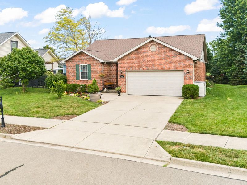 2490 Meadowpoint Drive, Troy, OH 45373 Photo 2
