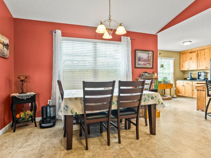 2490 Meadowpoint Drive, Troy, OH 45373 Photo 21