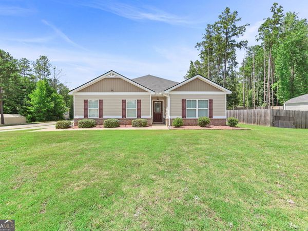 141 N Meadows Ridge Drive, Grantville, GA 30220