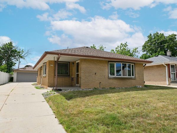 4777 S 14th St, Milwaukee, WI 53221