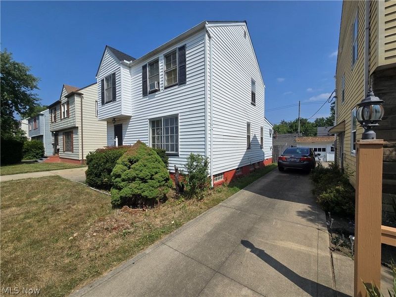 4069 Hinsdale Road, Cleveland, OH 44121 Photo 2