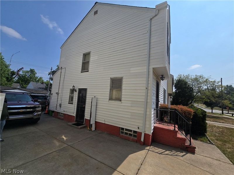 4069 Hinsdale Road, Cleveland, OH 44121 Photo 3