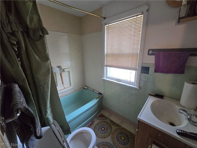 4069 Hinsdale Road, Cleveland, OH 44121 Photo 6