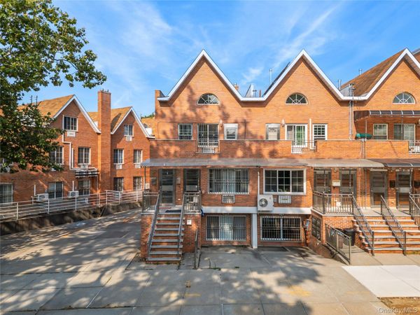 58-11 183rd Street , Fresh Meadows, NY 11365