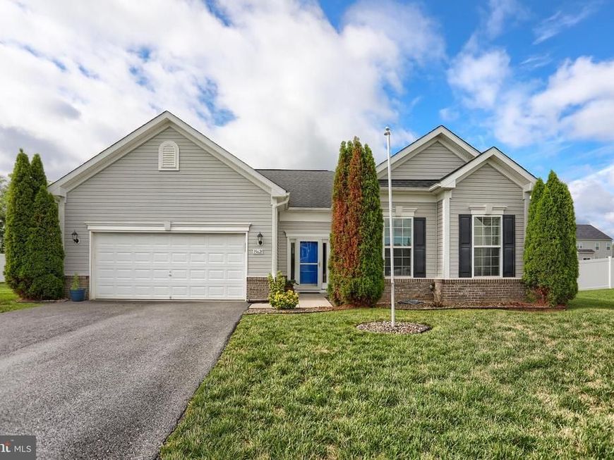 15621 Camden Drive N, Greencastle, PA 17225 Main Photo