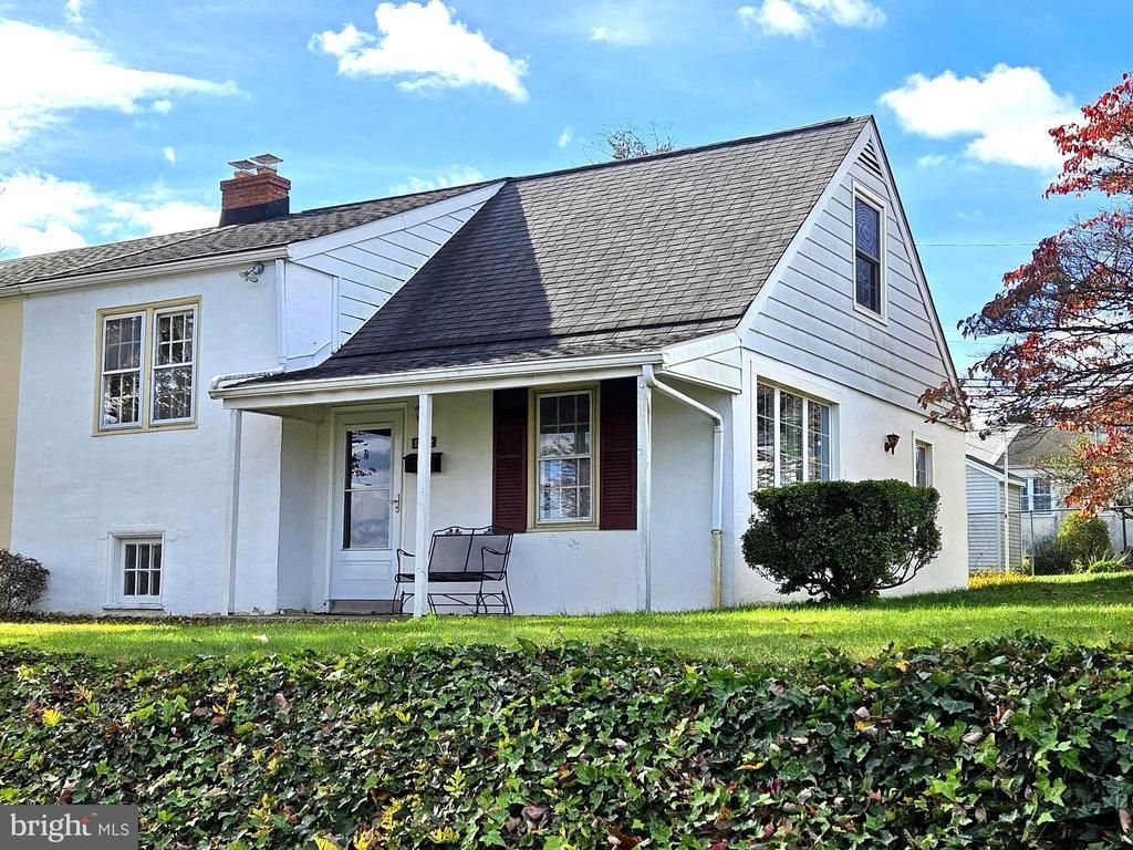 8612 LYKENS LANE , PHILADELPHIA, PA 19128