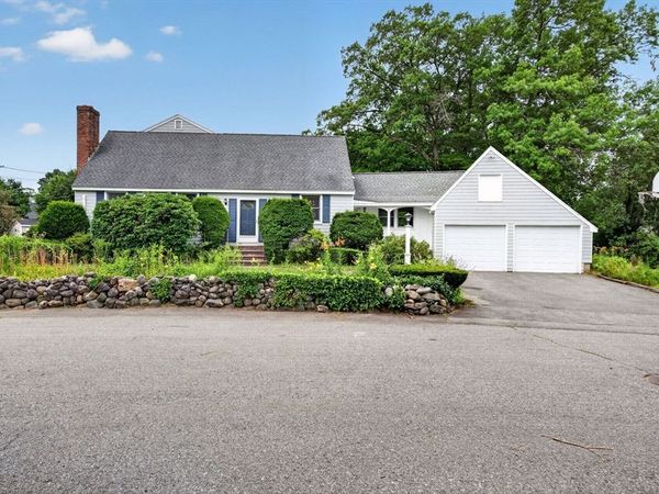 8 Marion Ave, Andover, MA 01810