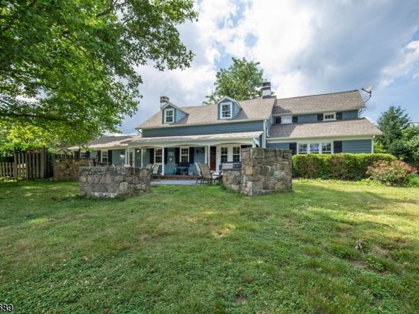 17 Hollow Brook Rd, Tewksbury, NJ 07830