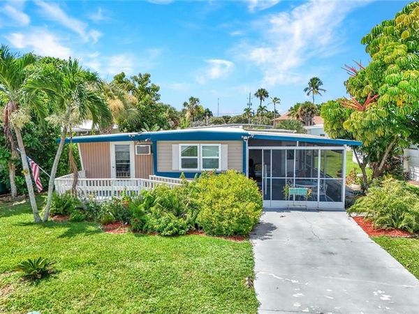 522 Menton LN , NAPLES, FL 34112