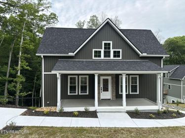 160 California Ave, Oak Ridge, TN 37830