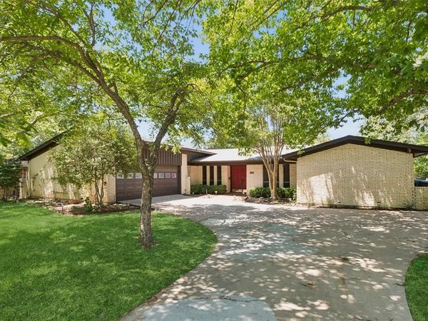 1928 Loma Linda Court , Fort Worth, TX 76112