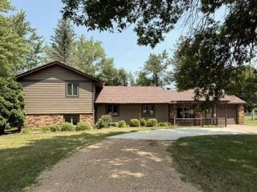 2022 River Road, Windom, MN 56101