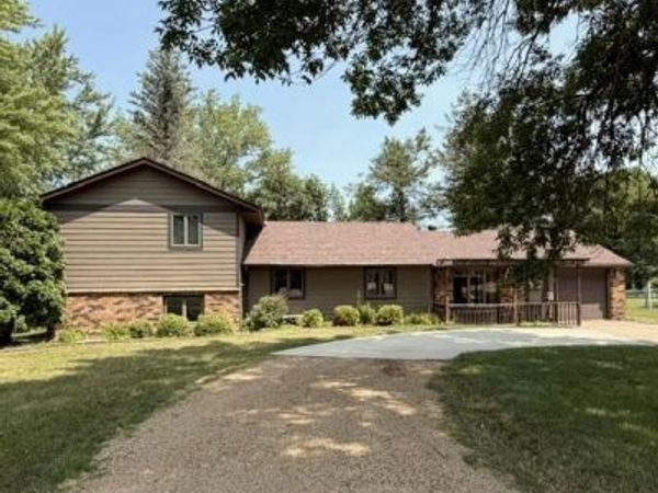 2022 River Road , Windom, MN 56101