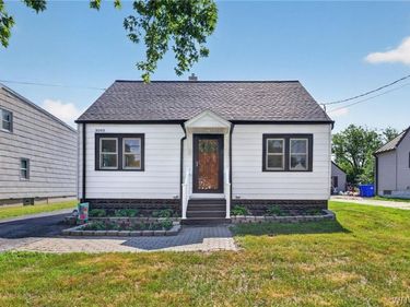 3093 Lyth Rd, Hamburg, NY 14218