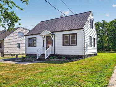 3093 Lyth Rd, Hamburg, NY 14218