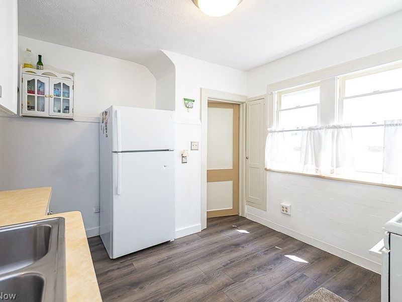 10709 Saint Mark Avenue, Cleveland, OH 44111 Photo 12