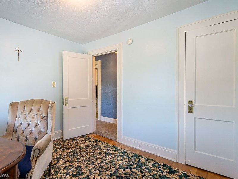 10709 Saint Mark Avenue, Cleveland, OH 44111 Photo 20