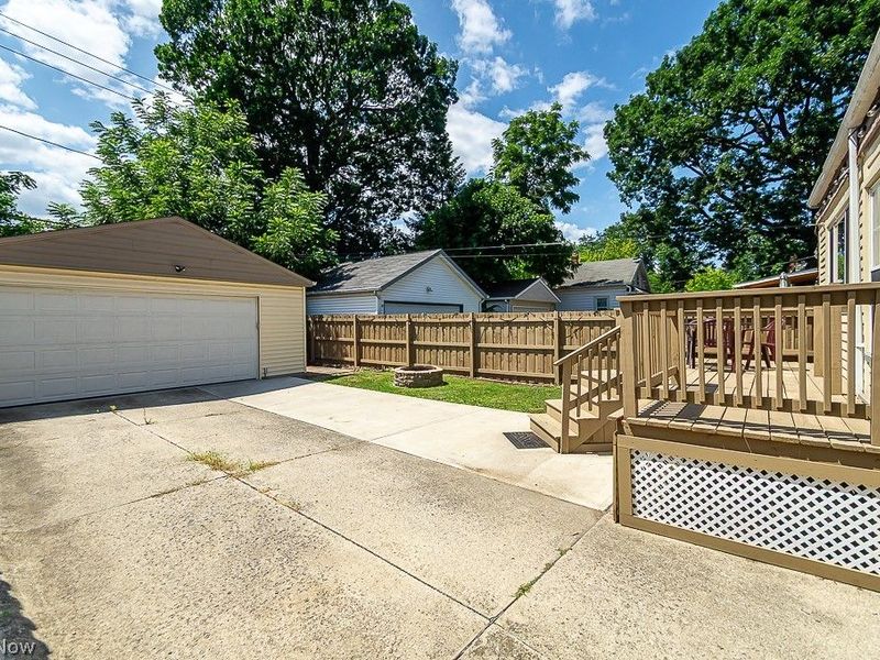 10709 Saint Mark Avenue, Cleveland, OH 44111 Photo 28