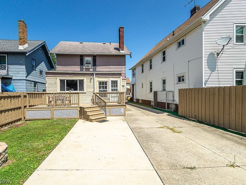 10709 Saint Mark Avenue, Cleveland, OH 44111 Photo 29